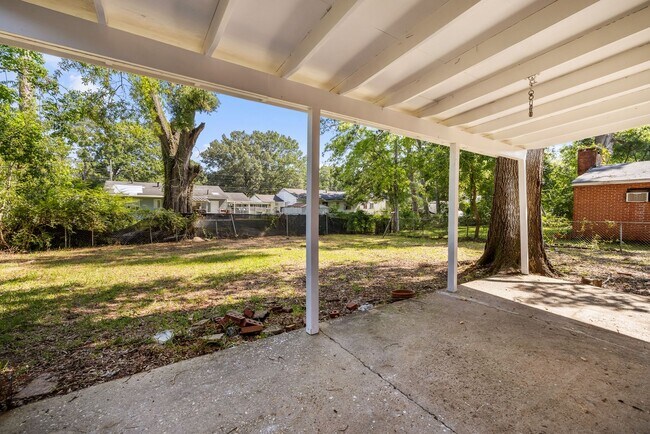 Building Photo - Beautiful 3 Bedroom 2 Bathroom