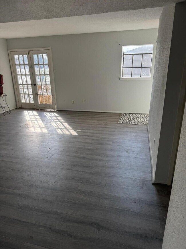 Building Photo - 10603 S Wilcrest Dr