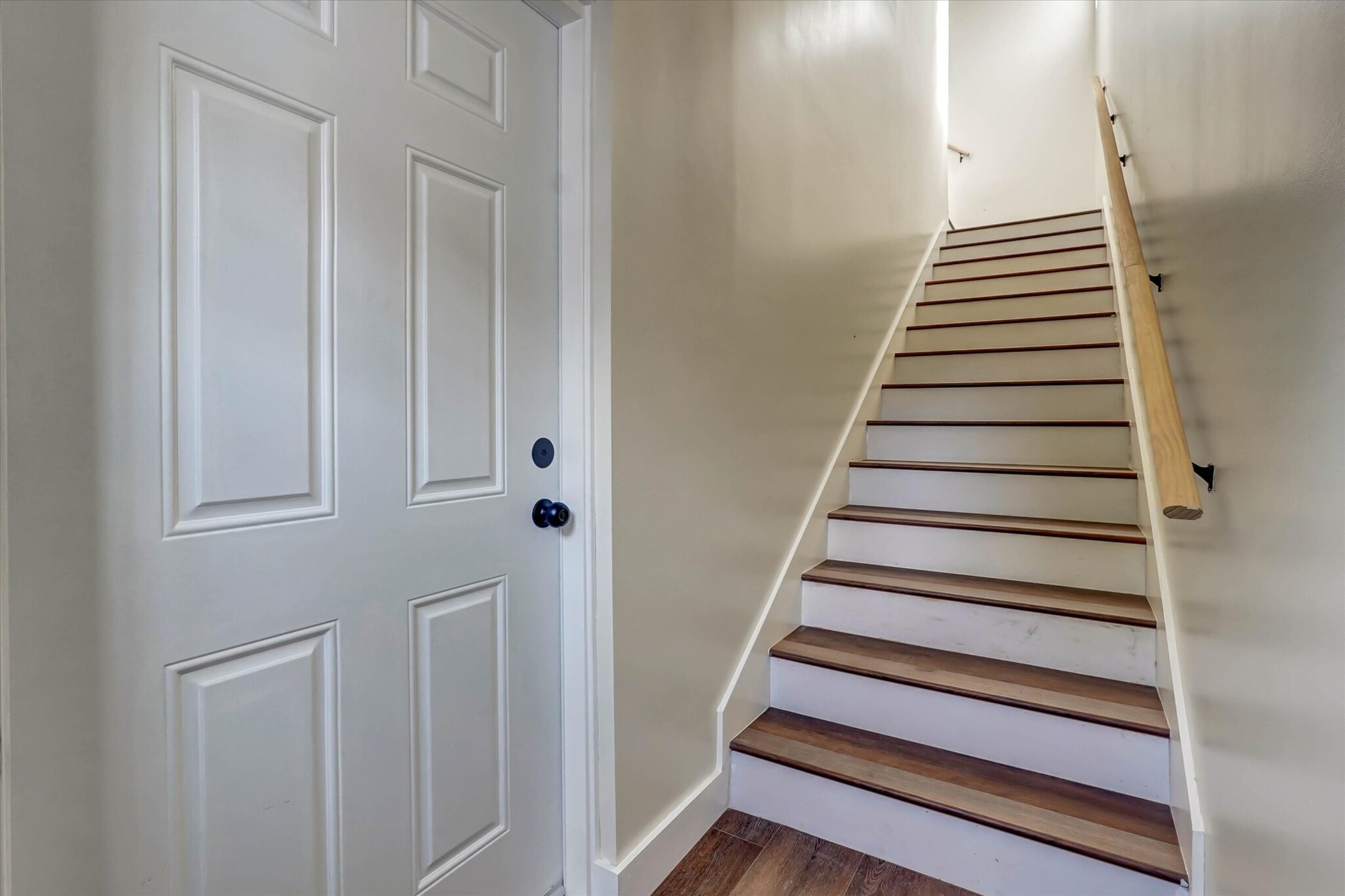 Building Photo - 17095 Kingsbury St