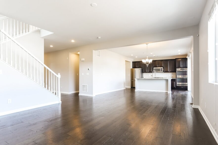 Building Photo - 7649 Blue Water Dr