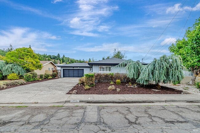 Building Photo - 1520 Hexem Ave