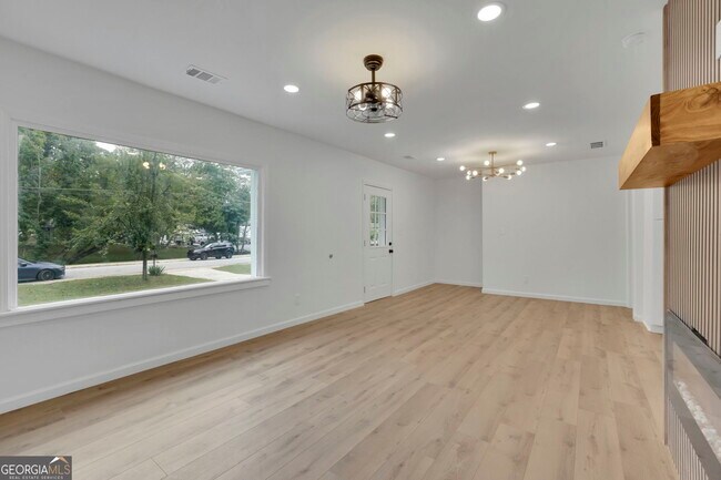 Building Photo - 808 S Park Dr