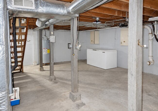 Building Photo - 1734 Peachtree Ln
