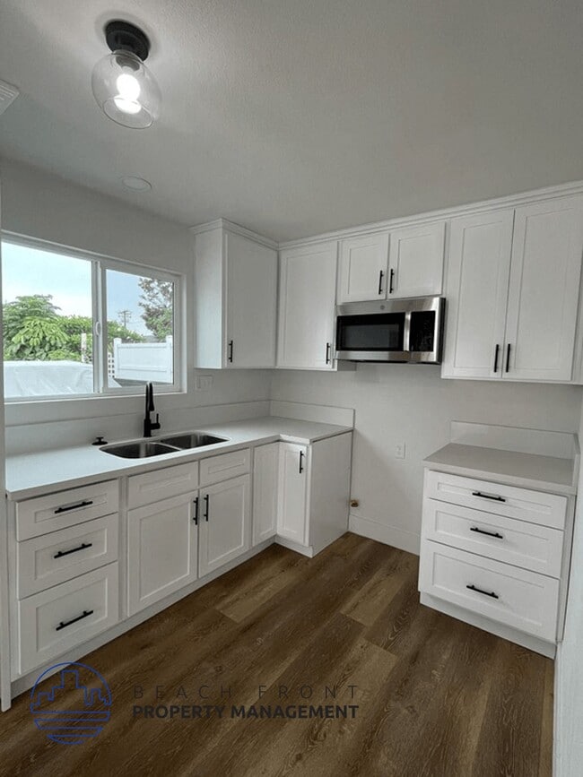 Building Photo - 2519 Monroe Ave.