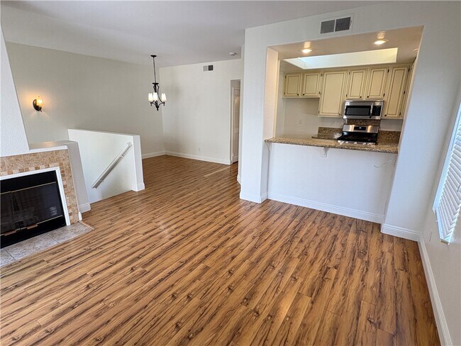 Building Photo - 1028 S Rossano Way