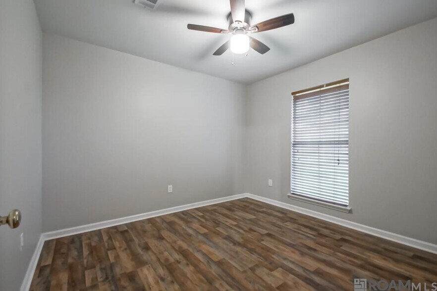Building Photo - 3437 Myrtle Grove Dr