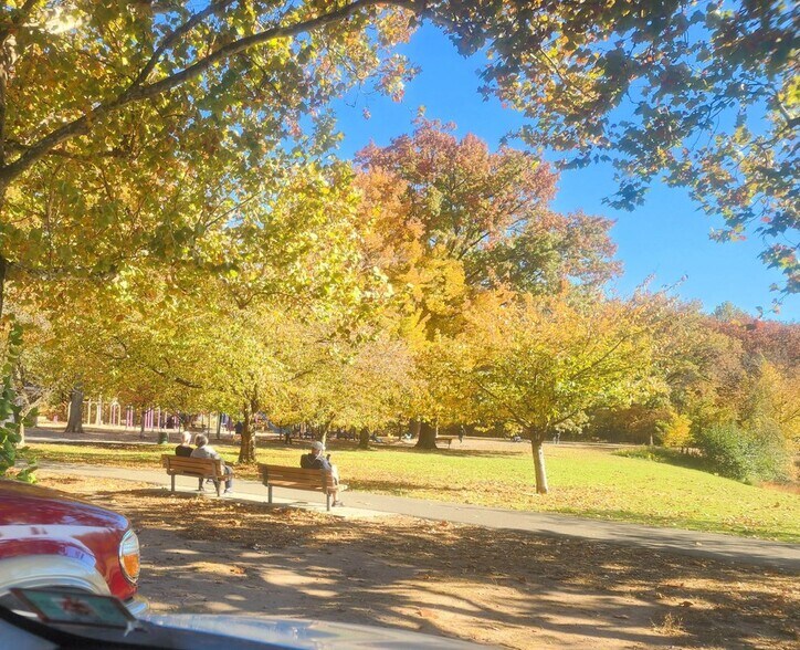 Building Photo - 280 S Boulevard