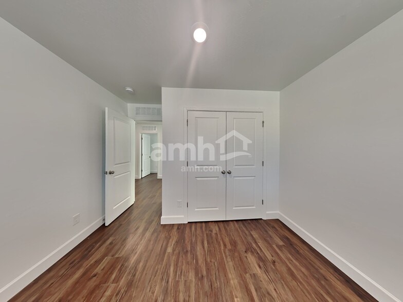 Building Photo - 17151 W Townley Ave