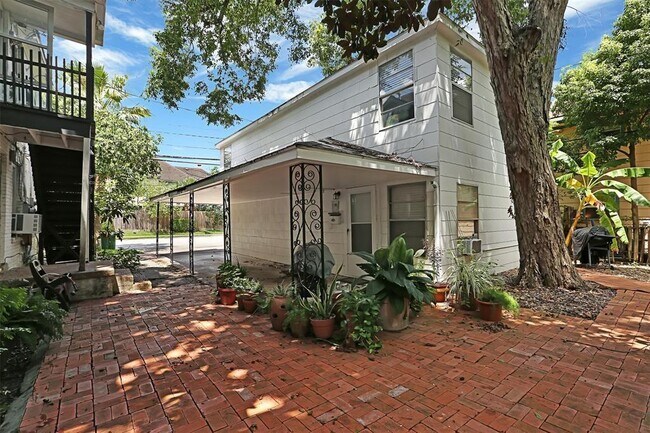 Building Photo - 2348 McClendon St