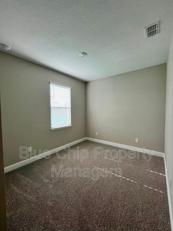 Building Photo - 1224 Pampus Dr