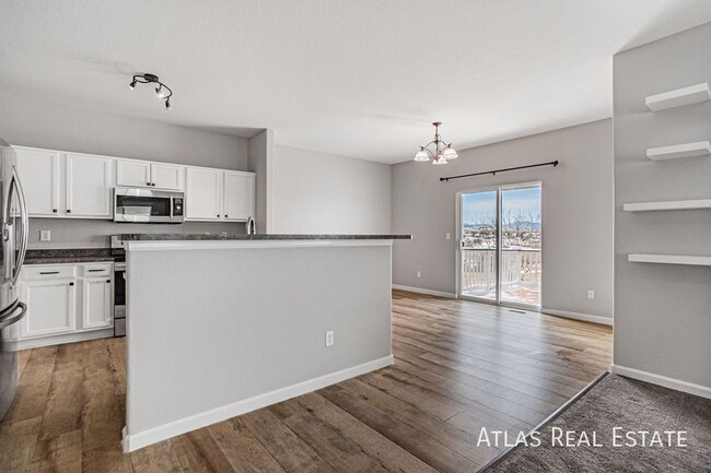 Building Photo - Updated Townhome with Amazing Views - Back...