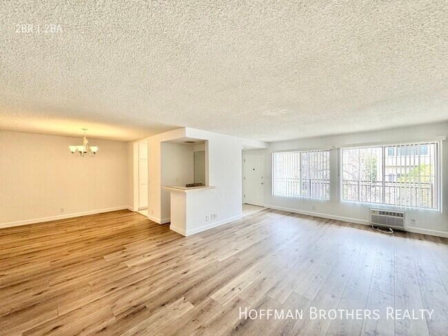 Building Photo - 1420 Rexford Dr