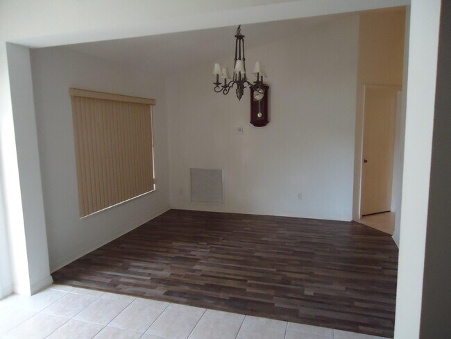 Building Photo - 5824 NW Zenith Dr