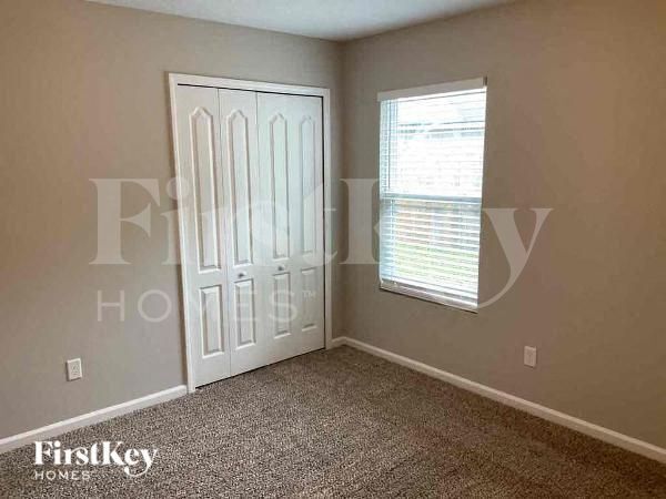 Building Photo - 403 W New England Dr