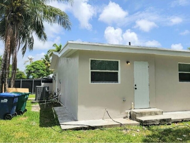 Building Photo - 900 NE 154th St