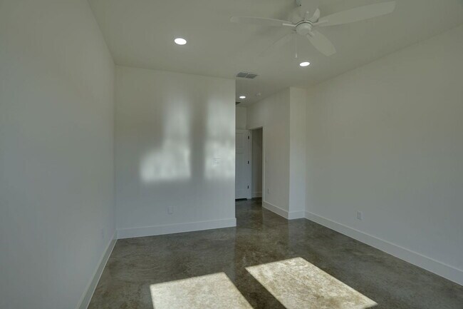 Building Photo - 106 Cardinal Wds