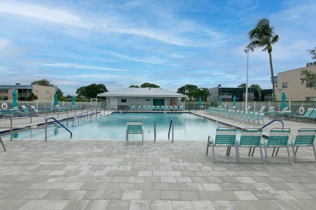 Building Photo - 39 Burgundy A