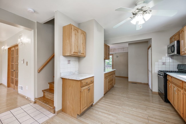 Building Photo - 804 N Van Buren St