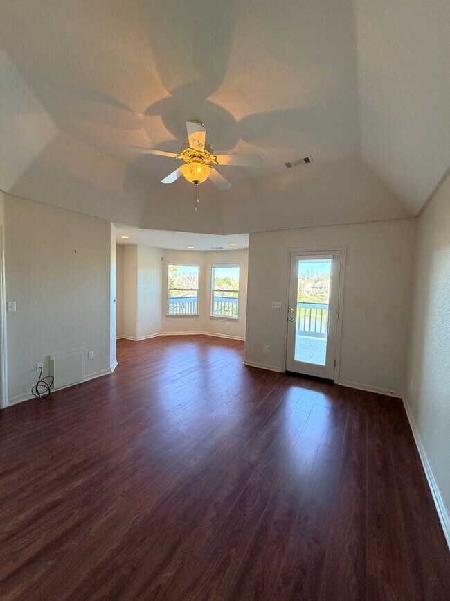 Building Photo - Beautiful Lakefront Home in the Vineyard! 55+ community