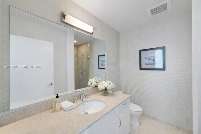 Building Photo - 1331 Brickell Bay Dr