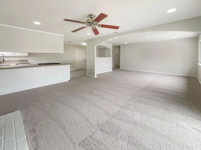 Building Photo - 5921 Hillsdale Blvd