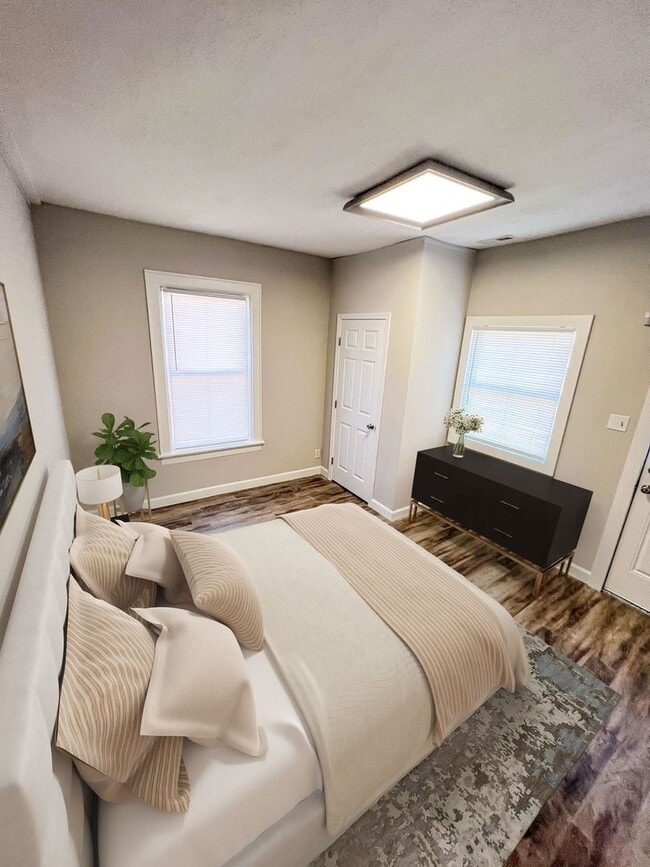 Building Photo - 2437 Indianola Ave