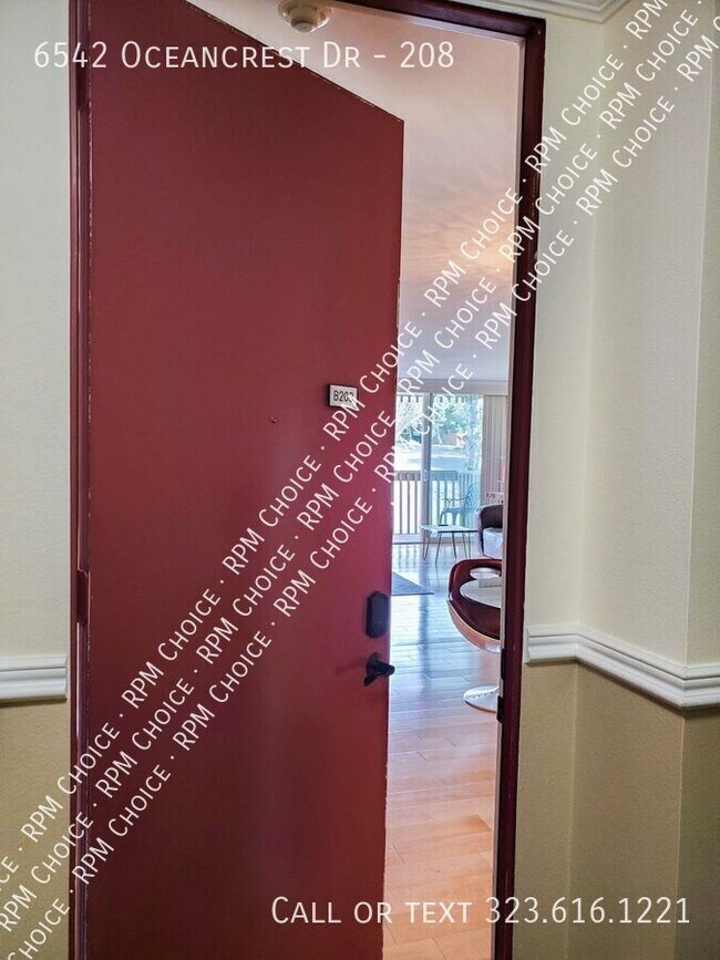 Building Photo - 6542 Oceancrest Dr-208