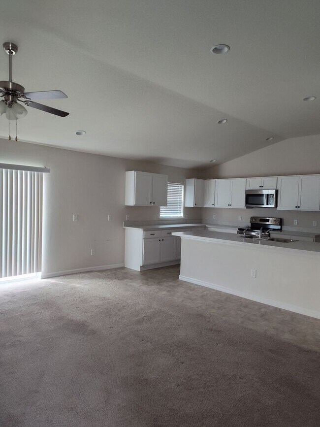 Building Photo - 3BR/2BA Home in Marion Oaks – Spacious Lot...