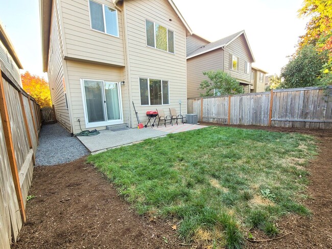 Building Photo - 4 bedroom/2.5 bath in Parkside Estates