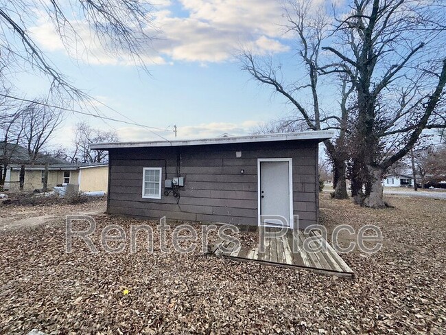 Building Photo - 414 N Oseuma Ave
