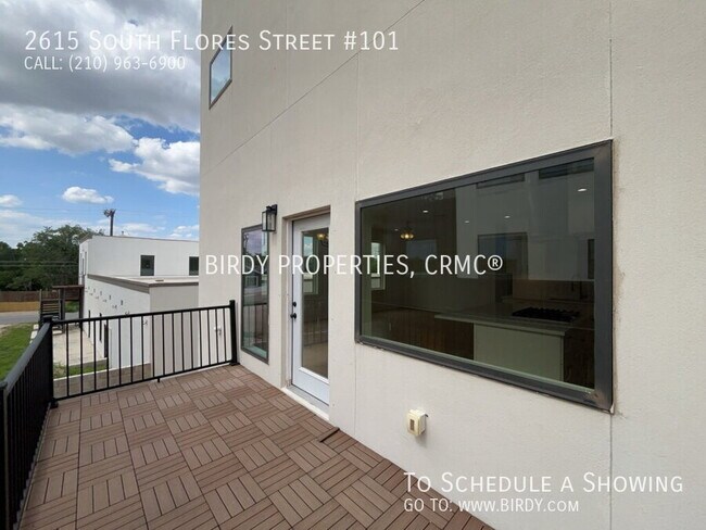 Building Photo - 2615 S Flores St