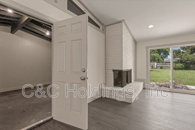 Building Photo - 4541 E 32nd Pl