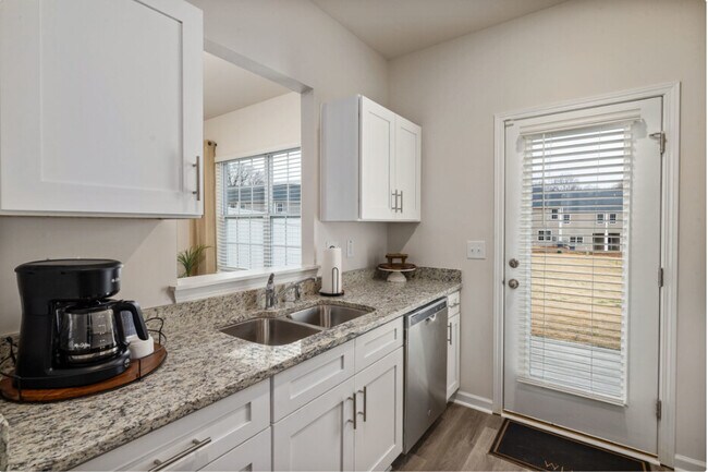 Building Photo - 3705 Lori Ln