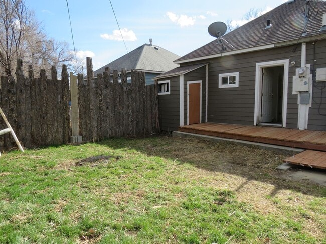 Building Photo - 2 Bed / 1 Bath House