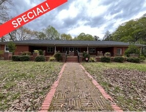 Building Photo - 1542 Monument Ave