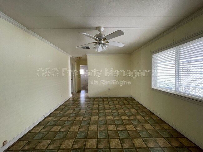 Building Photo - 21100 State St