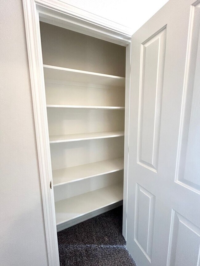 Building Photo - 4650 N Date Palm Ave