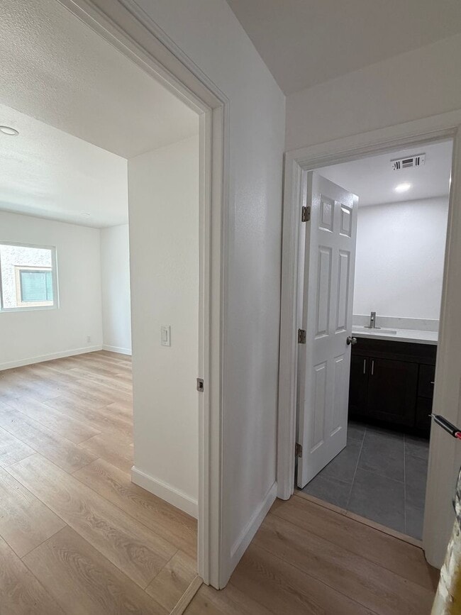 Building Photo - Townhome In Rosemead
