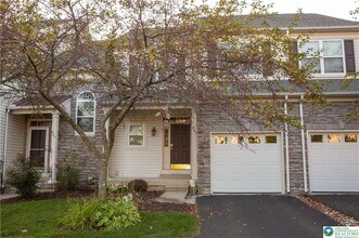 Building Photo - 867 King Way