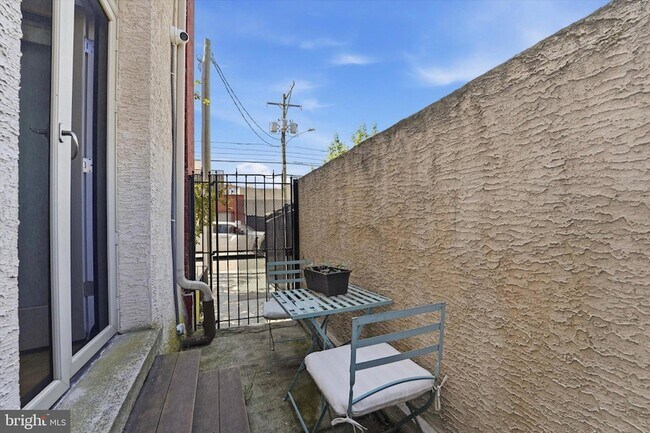 Building Photo - 655 59 N 16th Street Unit 1