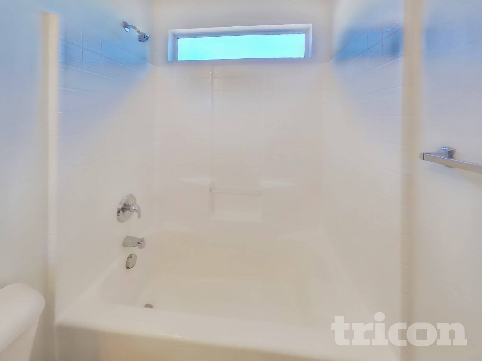 Building Photo - 4005 E La Salle St