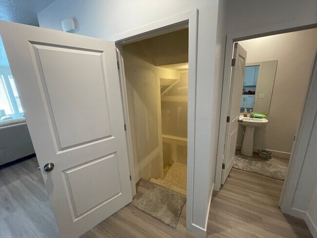 Building Photo - HUGE Townhome For Rent in Saratoga Springs!!