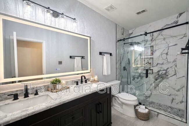 Building Photo - 7236 Tolosa