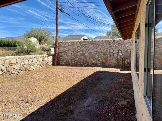 Building Photo - 6932 Escondido Dr