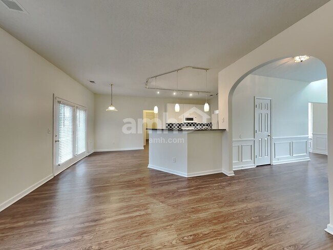 Building Photo - 121 Sandy Ln