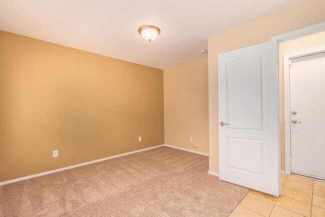 Building Photo - 5708 S 21st Terrace