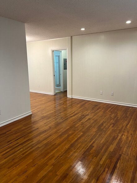 Living room - 1712 Barry Ave