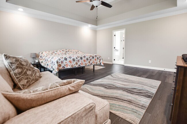 Building Photo - Pet Friendly Four Bedroom with Bonus!