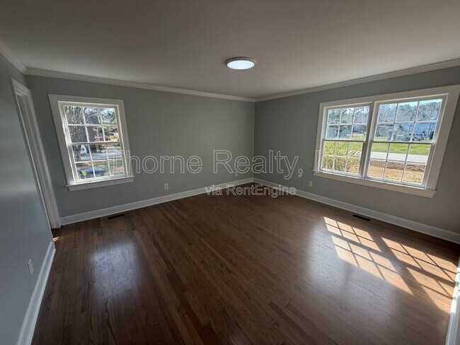 Building Photo - 1600 King Cir