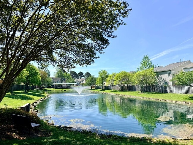 Building Photo - 3 Bed 2.5 Bath Hampton Home!